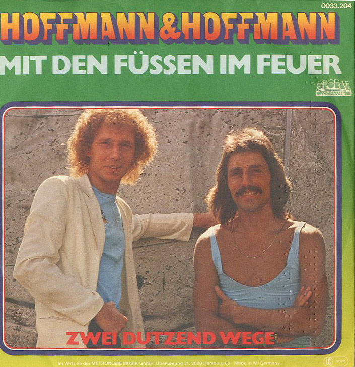 Albumcover Hoffmann und Hoffmann - Mit den Füssen im Feuer / Zwei Dutzend Wege
