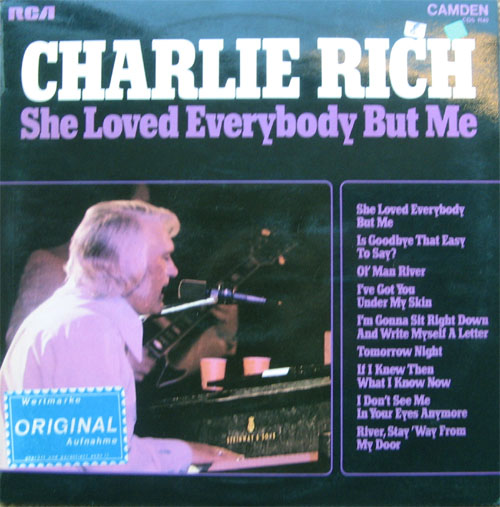 Albumcover Charlie Rich - She Loved Everybody But Me